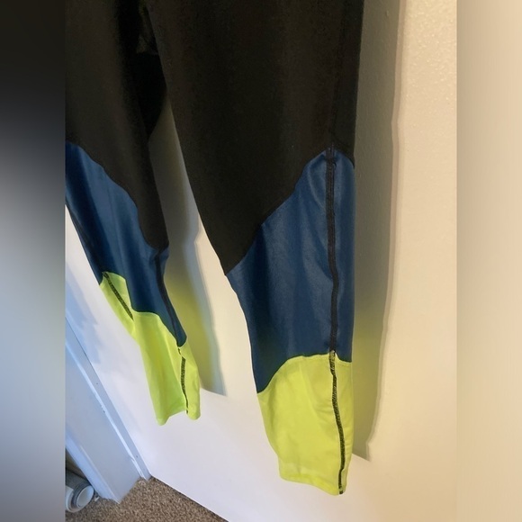 Fabletics Powerhold leggings in size Medium. Black with blue & neon yellow - Picture 3 of 5